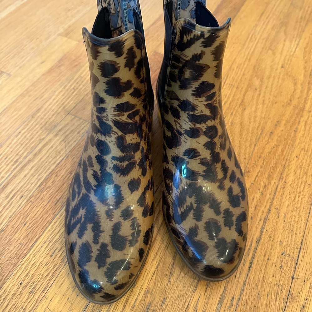 Crew Leopard print Brown and Black Chelsea Rain Boots with Elastic Panels